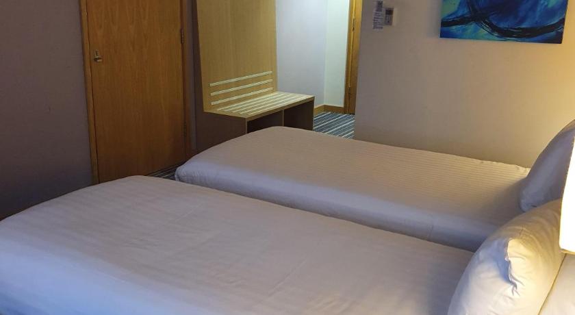 Holiday Inn Express Rotherham – North