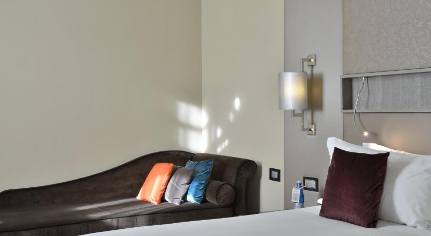 Image of Junior Suite 12