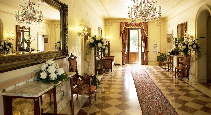 a living room filled with furniture and decor, Hotel Villa Braida in Mogliano Veneto