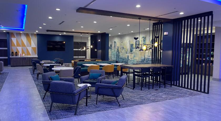 La Quinta Inn & Suites by Wyndham Dallas/Fairpark