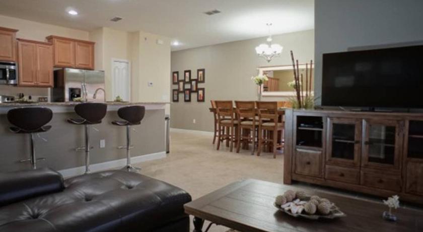 Sweet townhouse at Paradise Palms with private pool near Disney photo