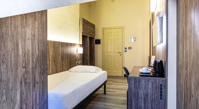 Hotel Urbani photo
