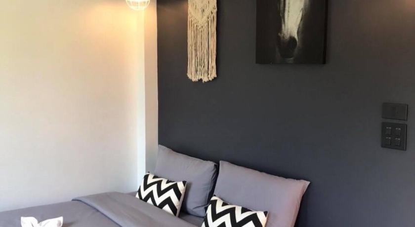 Image of Superior King Room 12