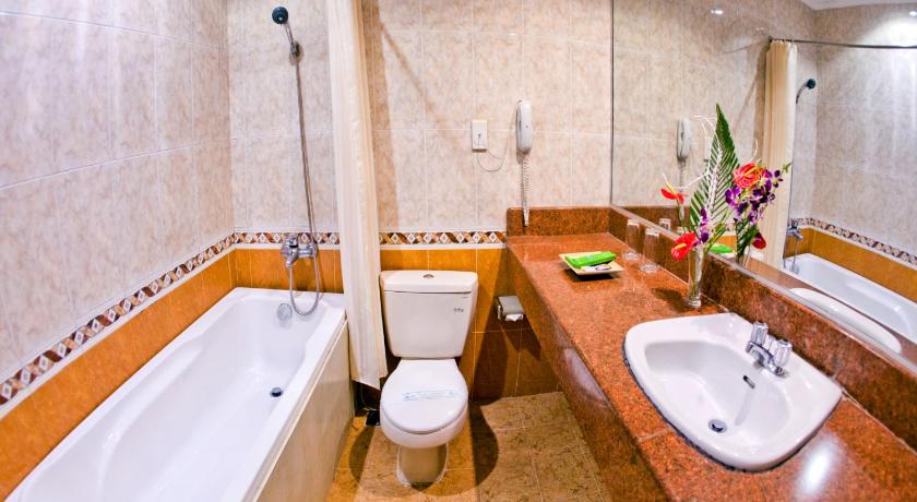 Image of Deluxe River View King or Twin Room with Balcony 2