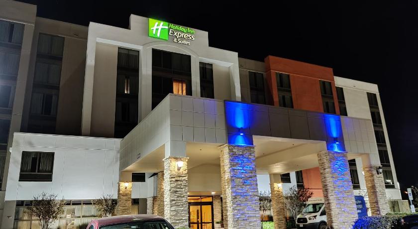 Holiday Inn Express Hotel & Suites Dallas Fort Worth Airport South