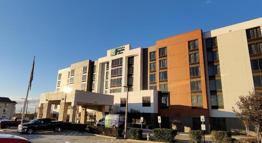 Holiday Inn Express Hotel & Suites Dallas Fort Worth Airport South