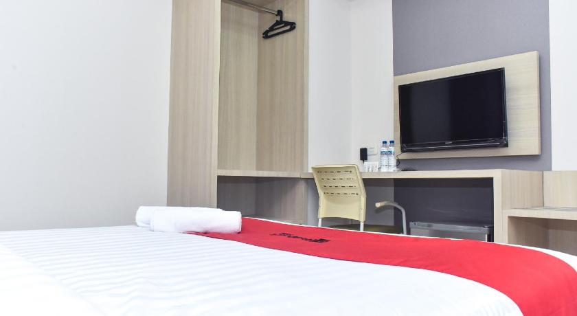 RedDoorz Plus Near Stasiun TVRI Surabaya – Surabaja, IL