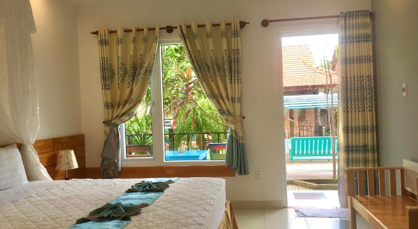 Image of Double room pool view 15