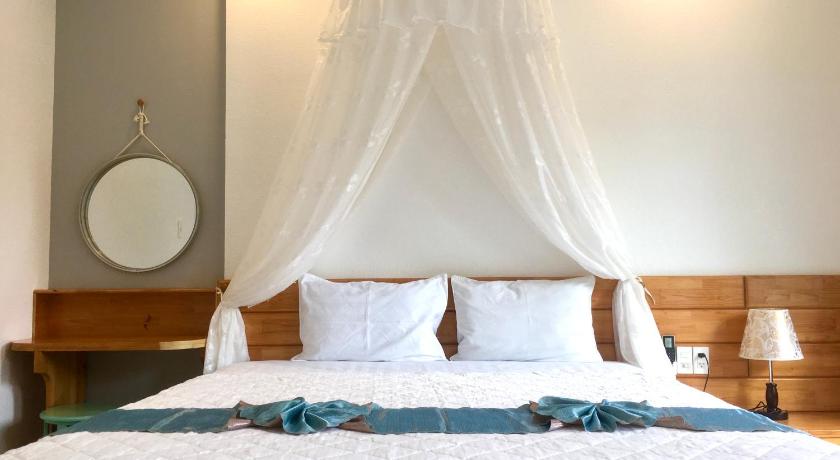 Image of Double room pool view 9