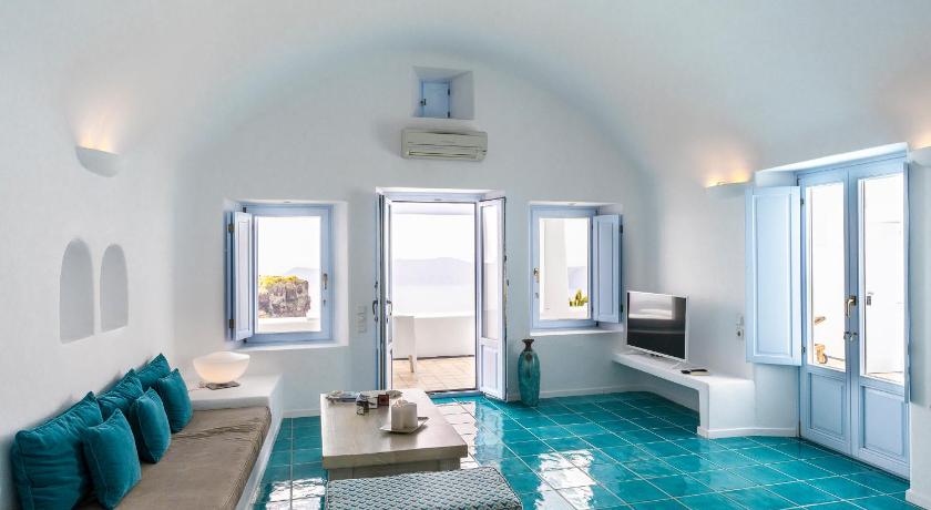 Image of Pool Suite with Caldera View (Only for 2 people) 7