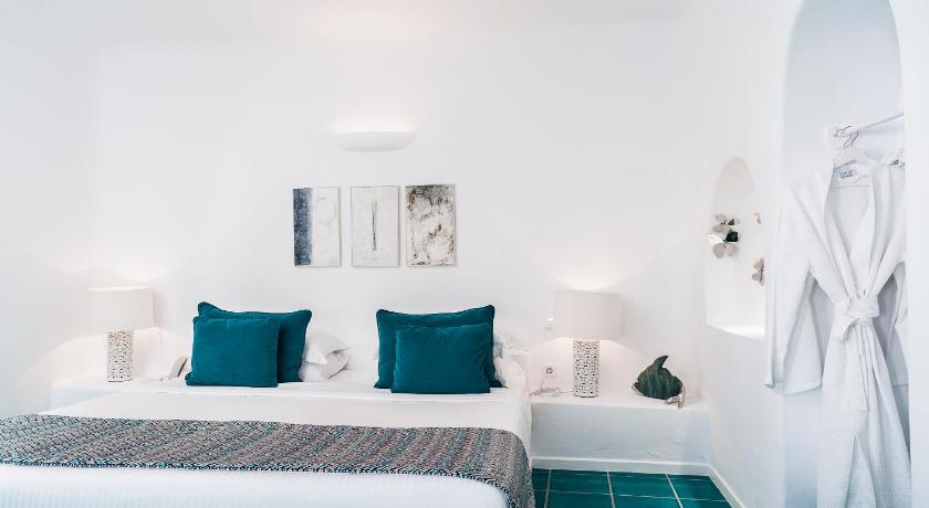 Image of Pool Suite with Caldera View (Only for 2 people) 11