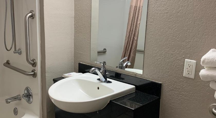 Motel 6-Laredo, TX - North I-35