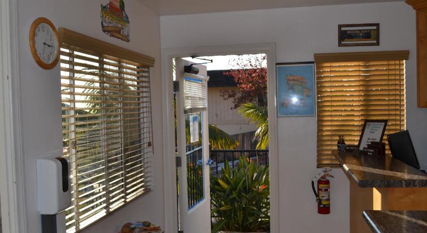 Moonlight Beach Motel photo