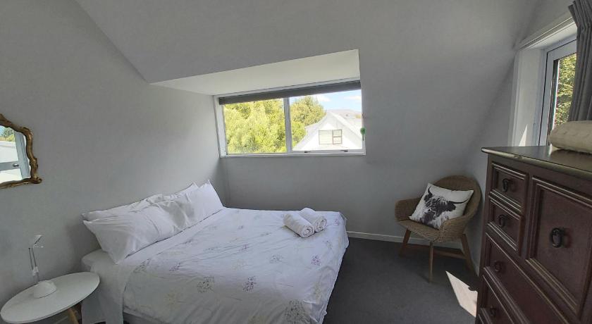 a bedroom with a bed and a window, Views, Space, Comfort, The Perfect Holiday Treat in Wanaka