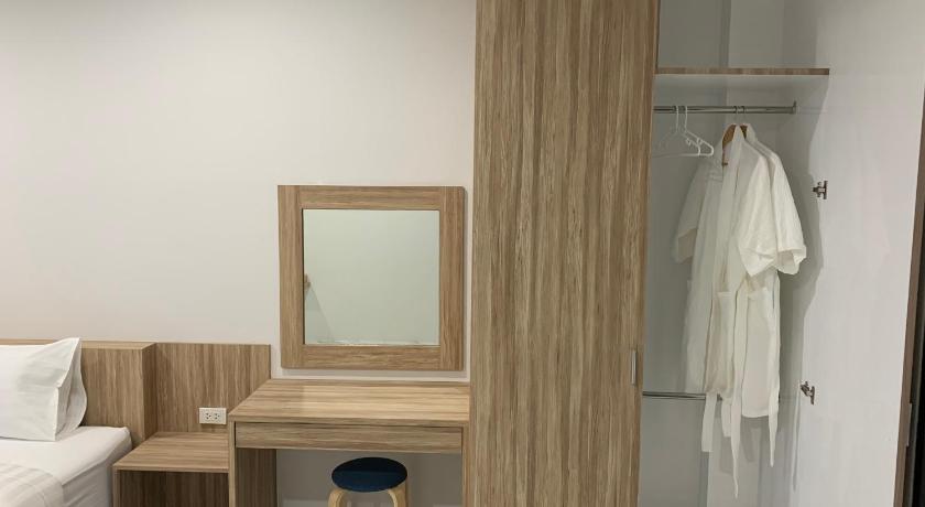 Image of Deluxe King Room 6