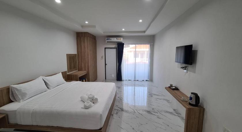 Image of Deluxe King Room 5
