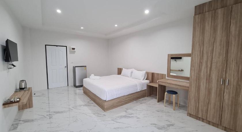 Image of Deluxe King Room 1