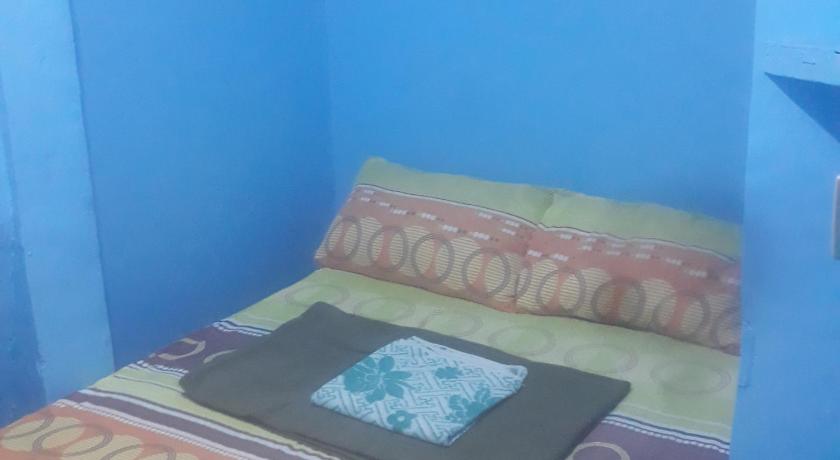 a blue and white bed with a blue blanket, CVBNB BAGUIO GUESTHOUSE in Baguio