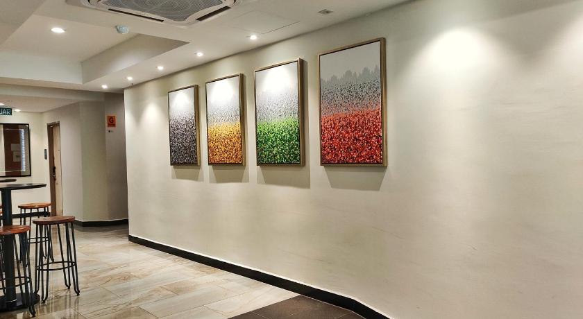 Meriton Inn Hotel photo