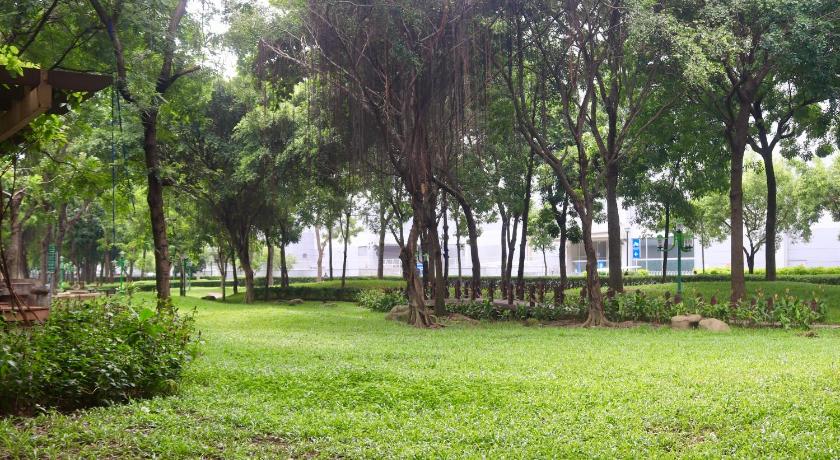 Spacious and Modern Service Apartment in HoChiMinh photo