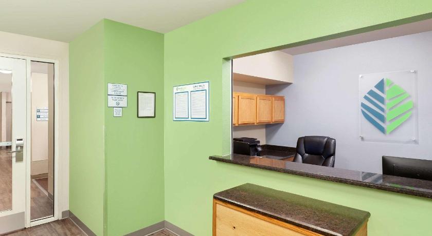 WoodSpring Suites Sioux Falls photo