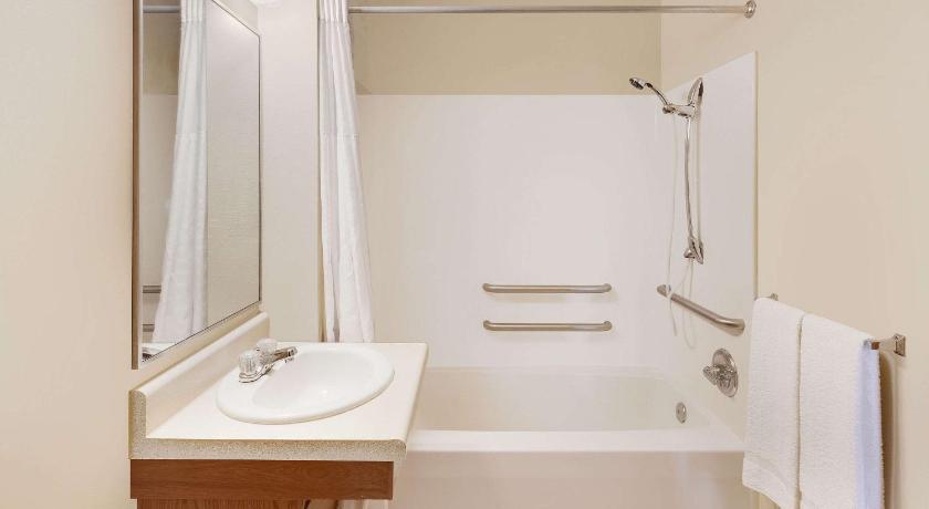 WoodSpring Suites Des Moines Pleasant Hill photo