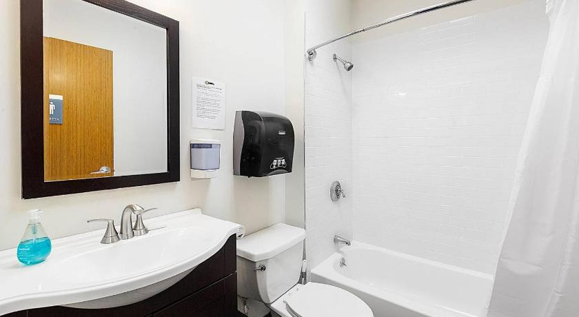Studio Ready 4 Students & Traveling Professionals! 310 photo