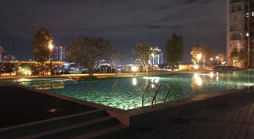 HB1611 Lake view studio unit,Hyve, Cyberjaya, Free WiFi, Netflix, Pool, Free Parking, 3039 photo