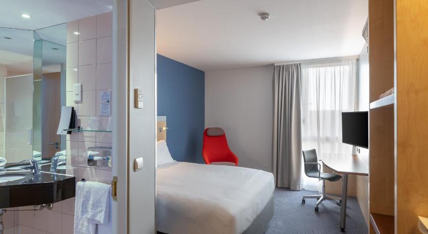 Holiday Inn Express Saint-Nazaire photo