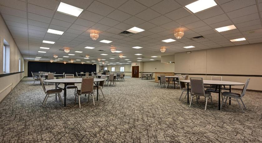 Country Inn & Suites by Radisson, Pierre, SD