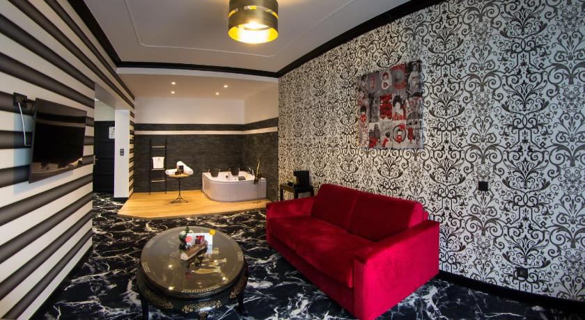 Image of Deluxe Suite with Spa Bath 4