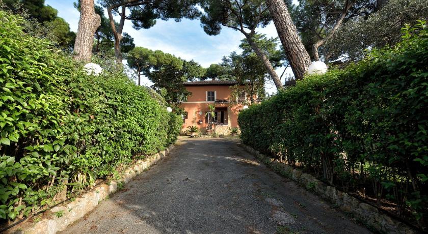 로마 Comfort Rooms Villa Gaia Tor Vergata 4성급 호텔 외관