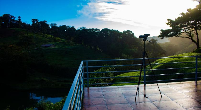 Burbi Lake Lodge Monteverde photo