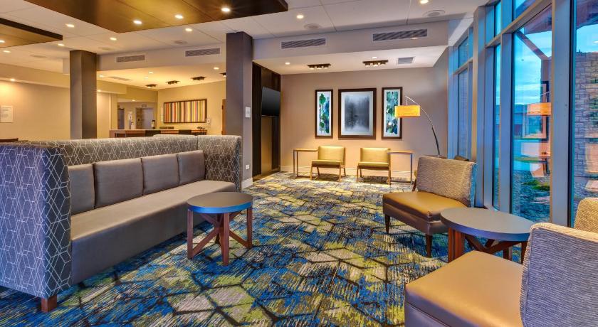 Holiday Inn Express & Suites Cedar Springs – Grand Rapids N photo