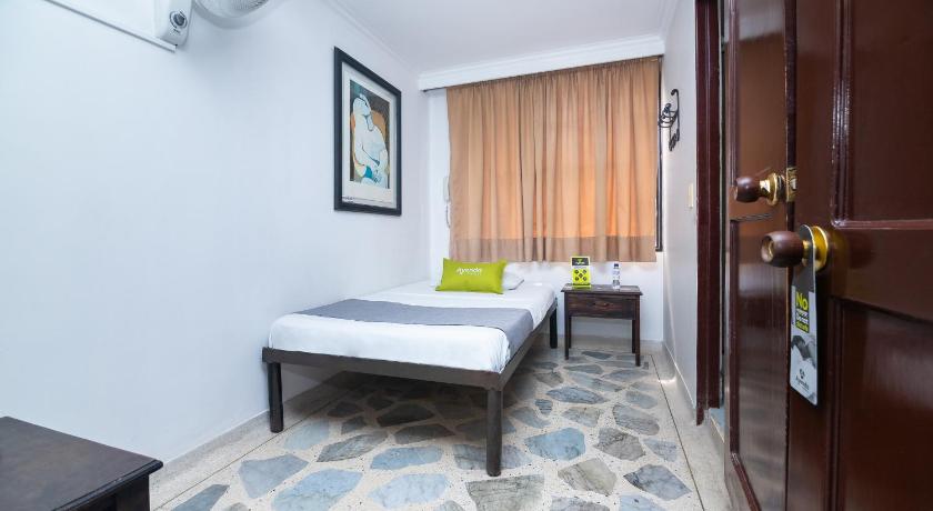 Hotel Ayenda Calypso 1142 photo