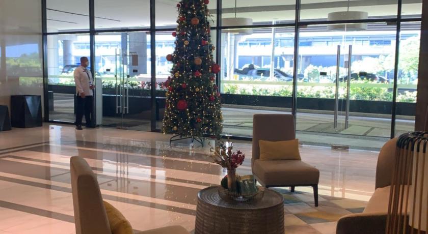 81 Newport Boulevard Newport City Cluster 4 - 8F across NAIA Airport, Terminal 3 photo