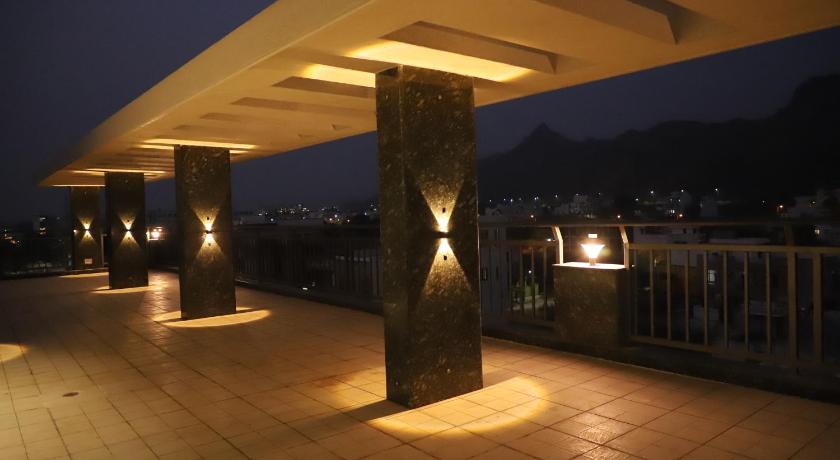 clover inn - image 4