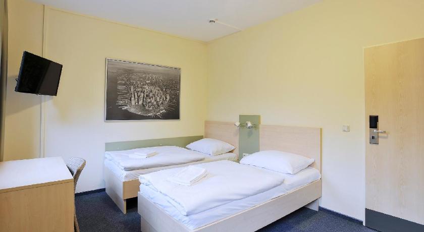 Best Deal Airporthotel Weeze photo