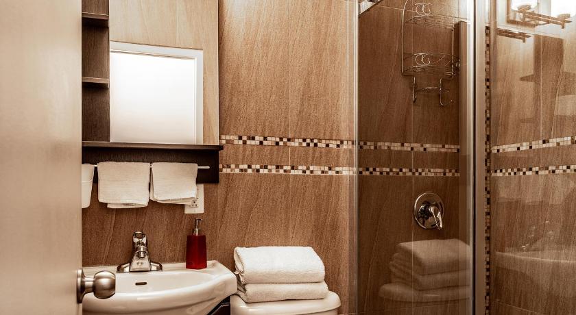 Image of Apartment-Deluxe-Ensuite with Shower-Street View 2