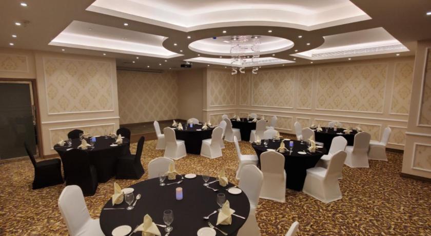 SKYLARK HOTEL APARTMENTS -AL BARSHA - image 3