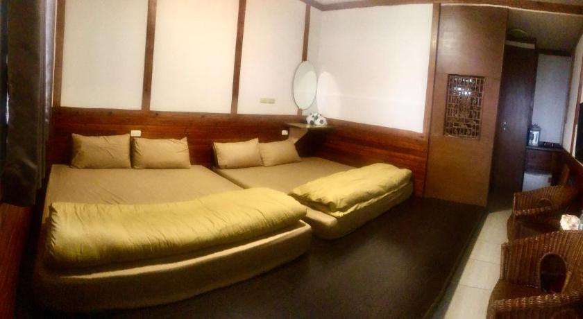 Image of Queen Room 3