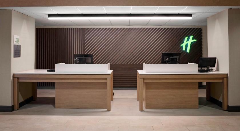 Holiday Inn & Suites Boston-Peabody, an IHG Hotel photo