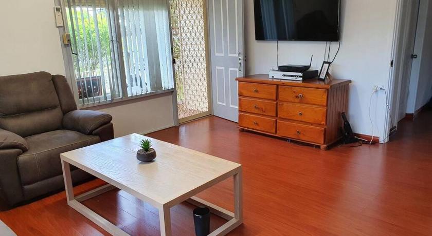 Entire house 3 bedrooms, 4 aircons free Wifi, TV, Netfix