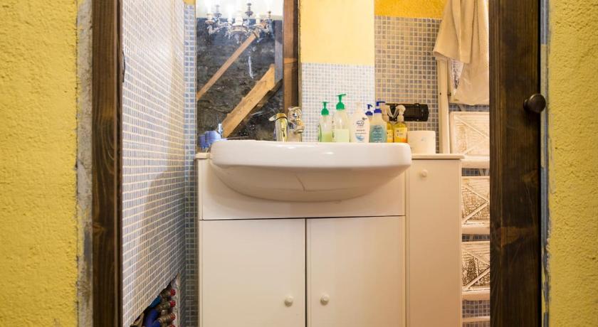 2 bedrooms house with city view balcony and wifi at Seui photo