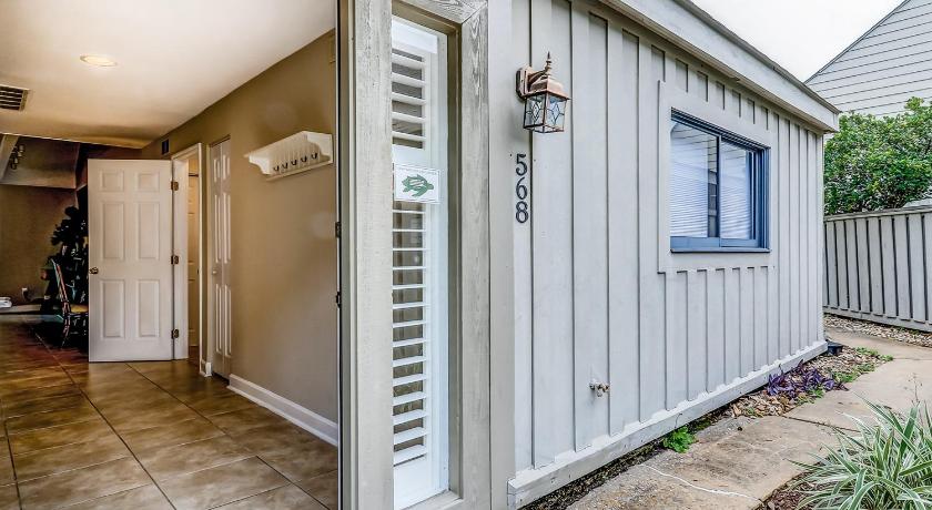 a door is open in a small room, Queens Grant 568 in Hilton Head Island (SC)
