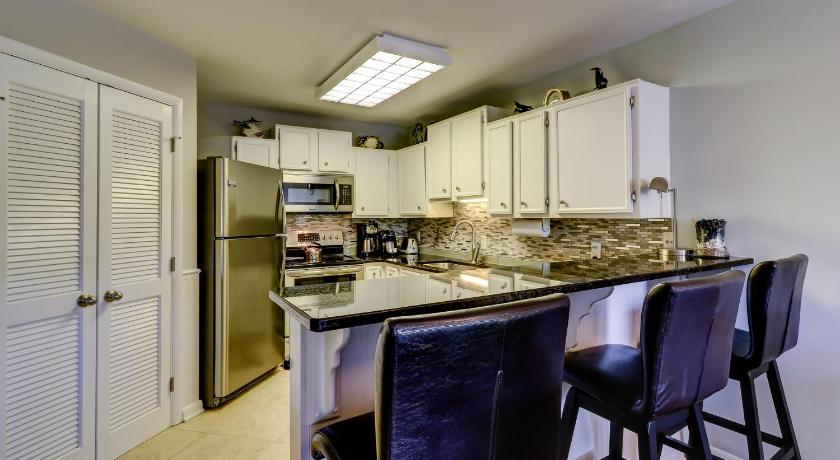 512 Oceanwalk 2 BR Forest Beach Condo — Hotel in Hilton Head Island (SC)