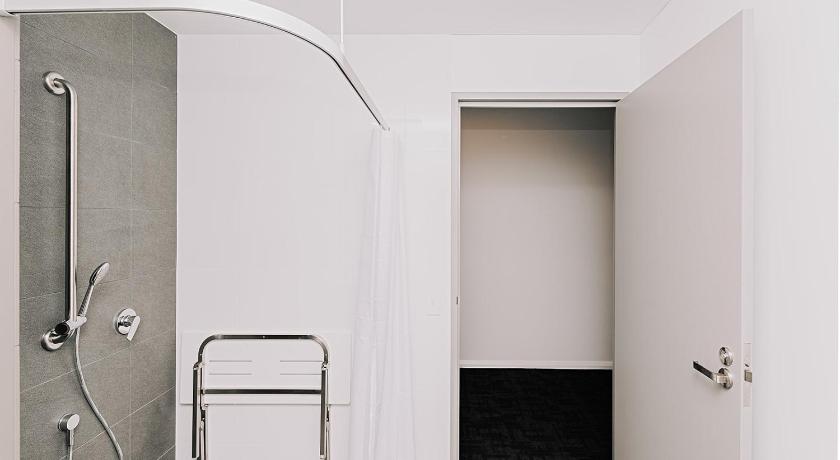 Toms Court Hotel photo