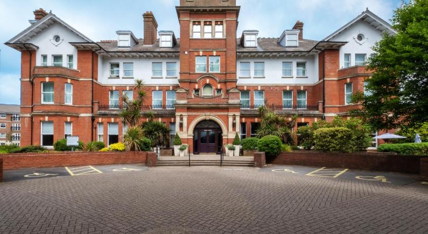 Holiday Inn Farnborough photo