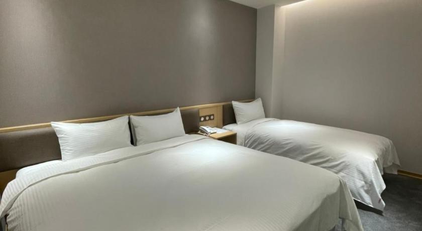Image of Triple Room without window 1