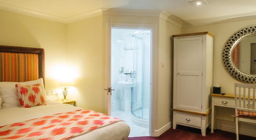 Warwick The Old Fourpenny Hotel 4-Star Hotel room